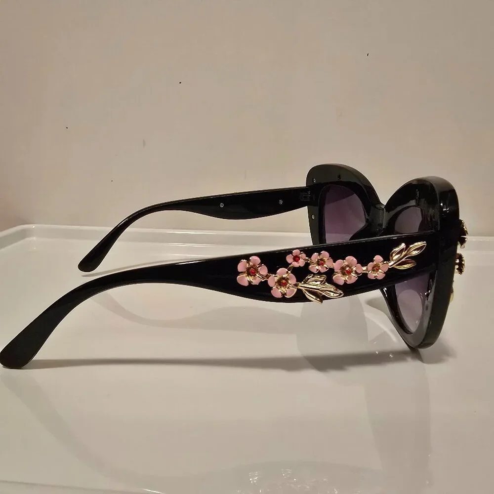 Torrid- Rosette Cateye Sunglasses- Black - Picture 7 of 7